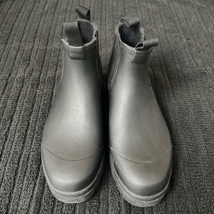 EVERLANE rain boots size 8